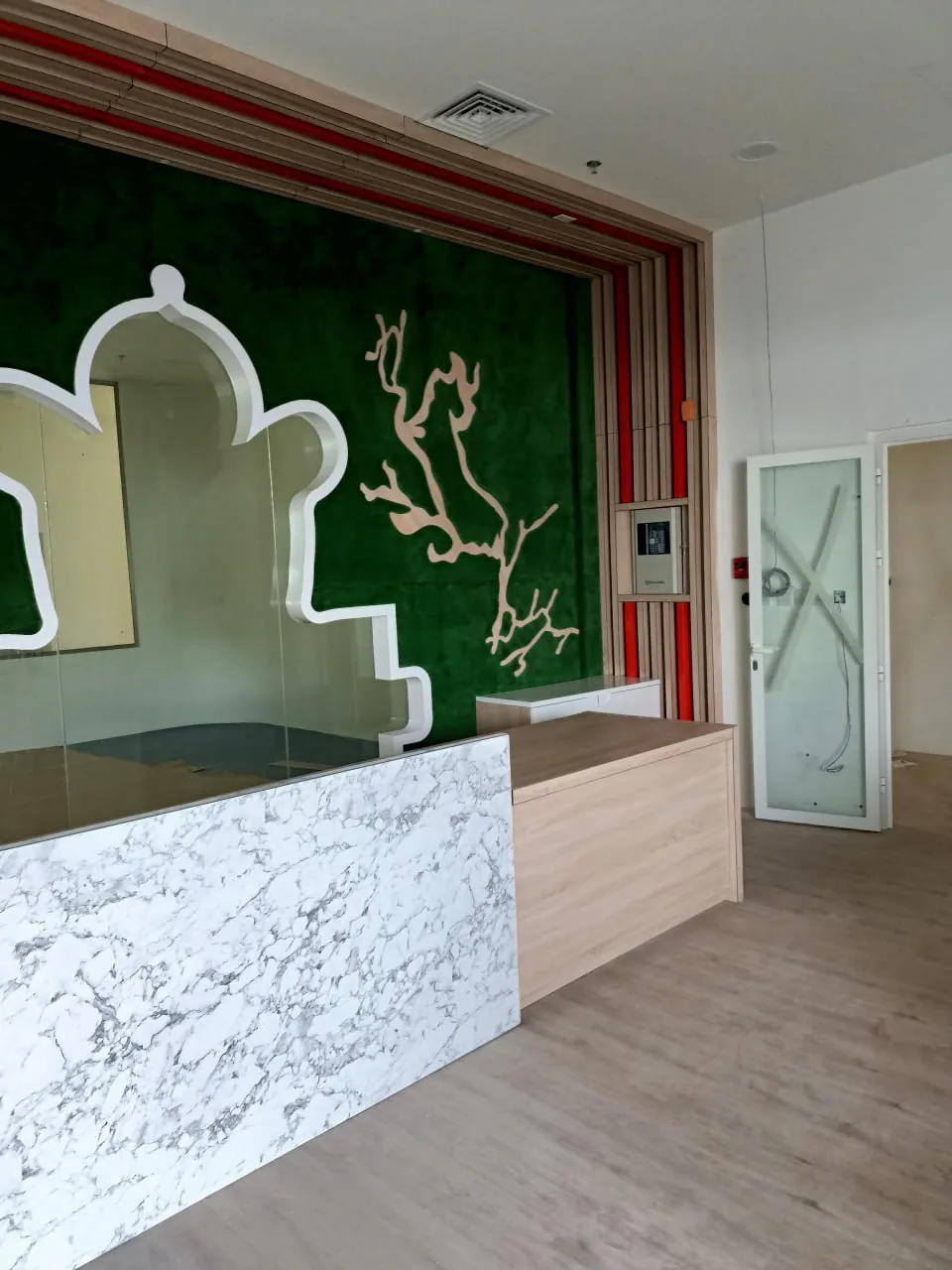 Reception-area fit-out and joinery during the work